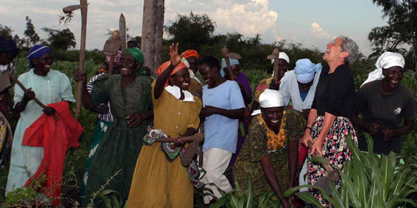 Paola Gianturco hoeing and ululating in a Kenya cornfield with members of GWAKO (Groups of Women in Water and Agriculture, Kochieng) - photo by Norma Adhiambo